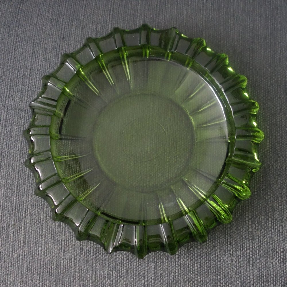 Green Color Circular Glass Ash Tray